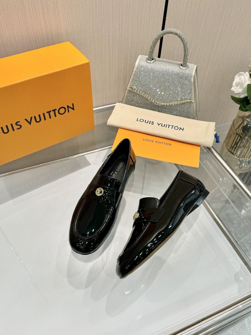 l0vis Vvtt0n loafers